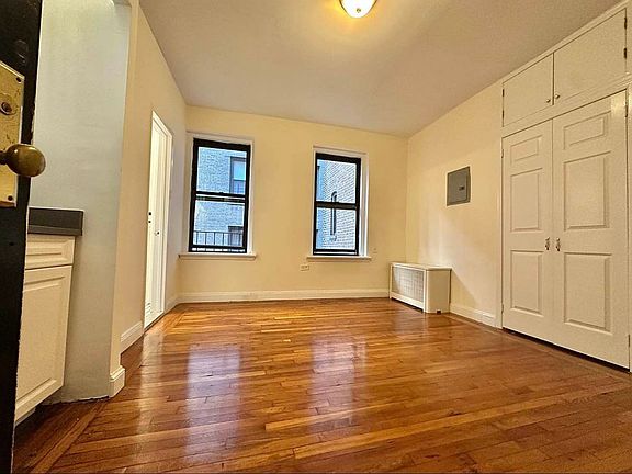 5th image of 22 W 77th St APT 4