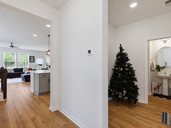 3rd image of 445 Trotters Ln