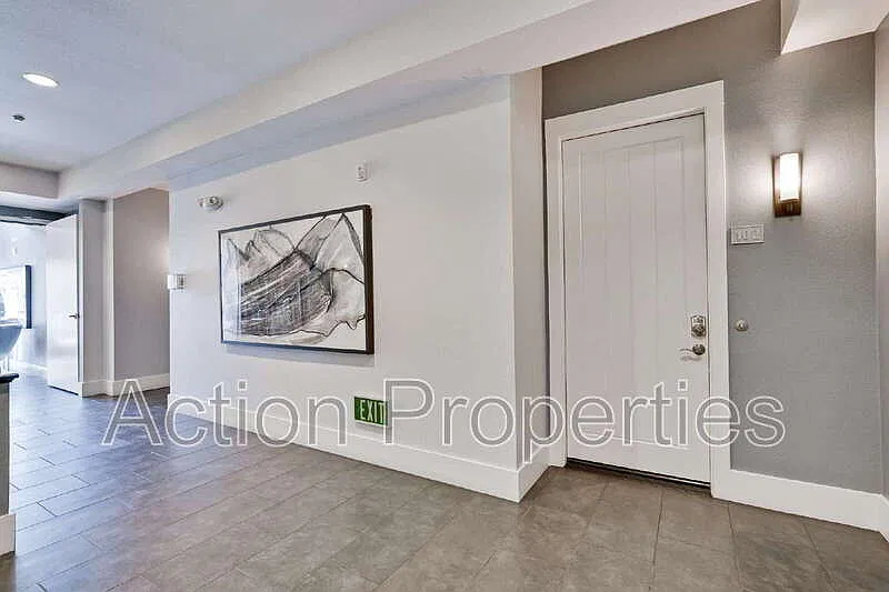 3 bed, 2.0 bath, 1467 sqft, $6,475 — Photo 2