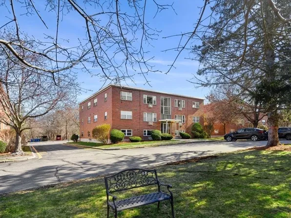 1105 Lexington St Unit 8-4, Waltham, MA 02452