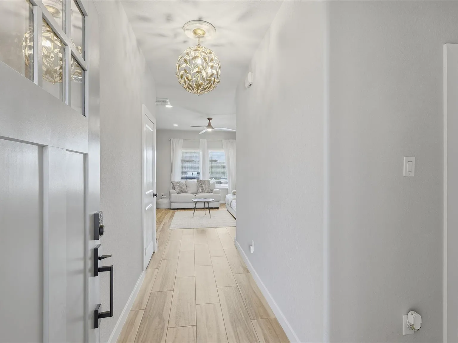 3 bed, 2.0 bath, 1275 sqft, $2,200 — Photo 3