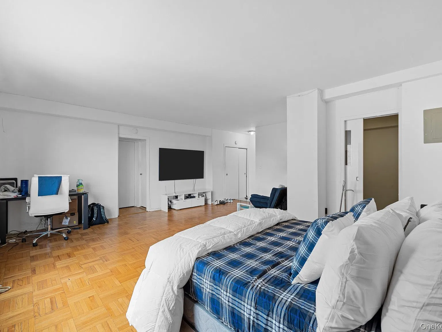 Studio, 1.0 bath, 500 sqft, $1,200 — Photo 2