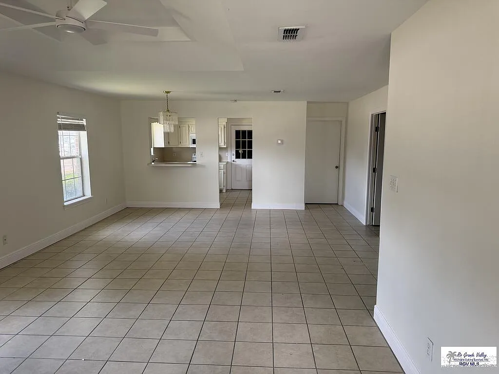 3 bed, 2.0 bath, 1250 sqft, $1,500 — Photo 2