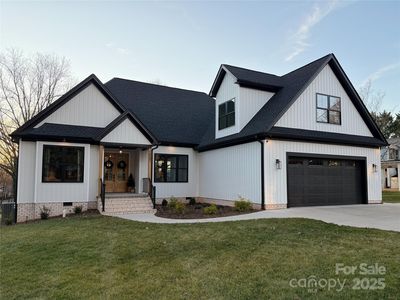 2057 13th St NE, Hickory, NC, 28601