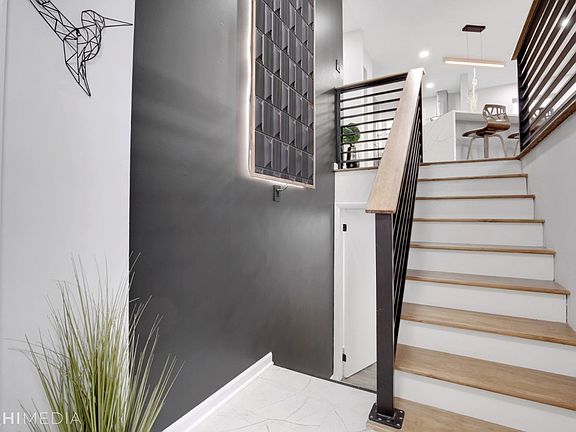 3rd image of 4421 Arbutus Ln