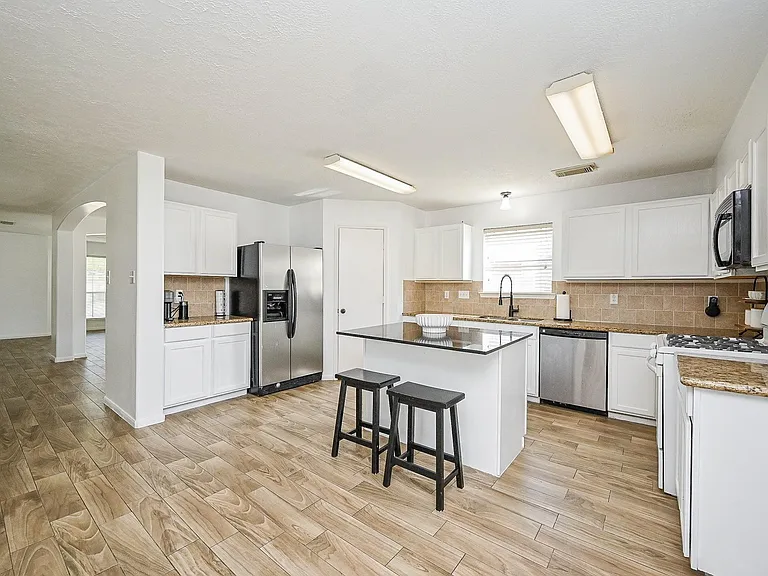 2534 Halstead Dr — Photo 15