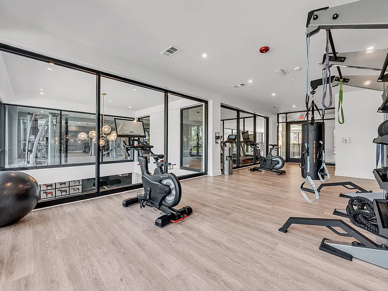 Luxe 360 on Centerpointe — Photo 52