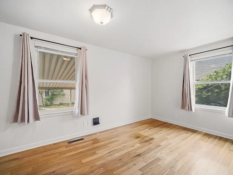 2403 W Everett Ave — Photo 21