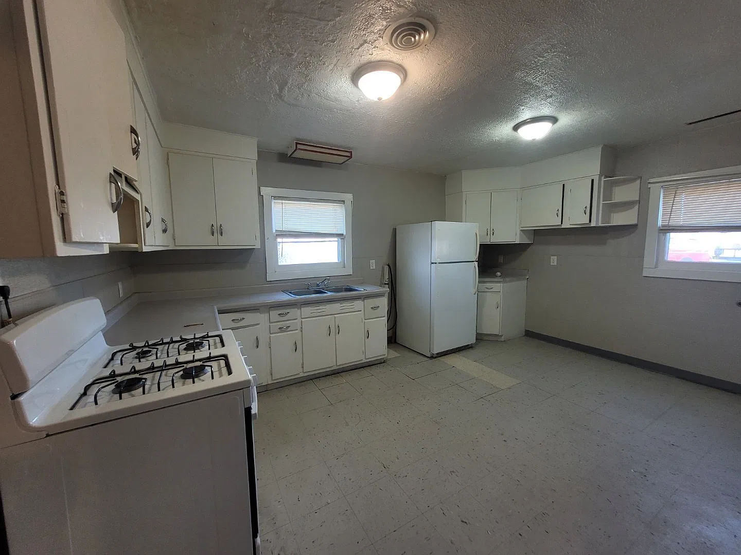 111 N Blaine - 1 — Photo 4