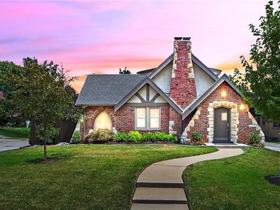 6637 Oak St, Kansas City, MO, 64113
