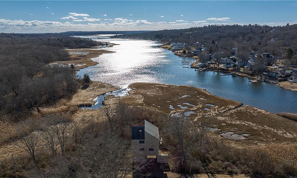 1st image of 138 W Bay Dr