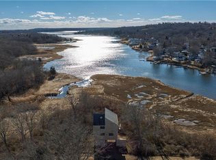 138 W Bay Dr, Narragansett, RI 02882