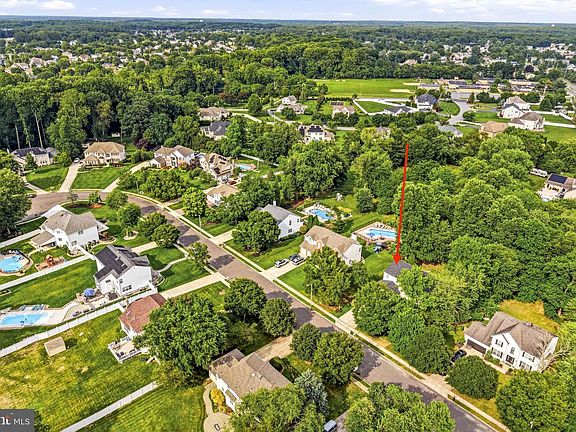 4th image of 16 Armitage Ct