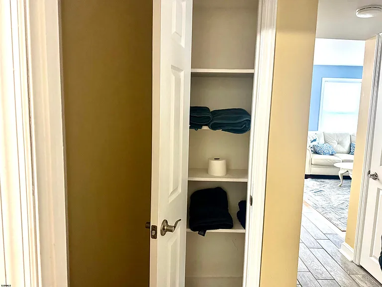 117 N Wilson Ave — Photo 16