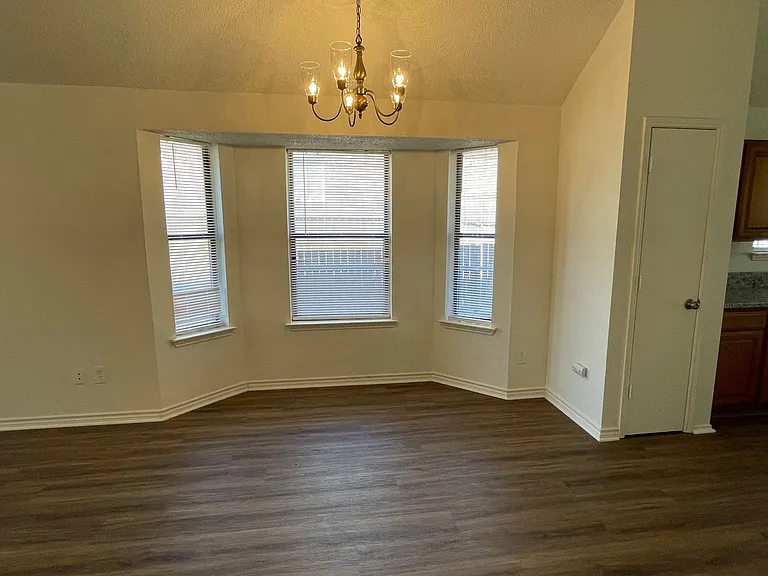 923 Simon Dr — Photo 10