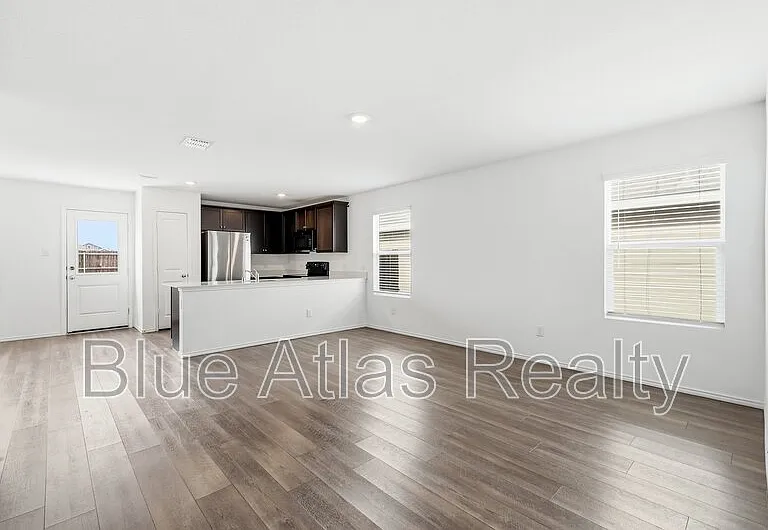 510 Olmstead Dr — Photo 1