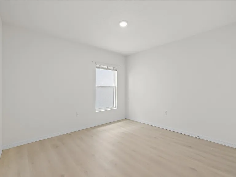 10663 Chippewa Dr — Photo 12