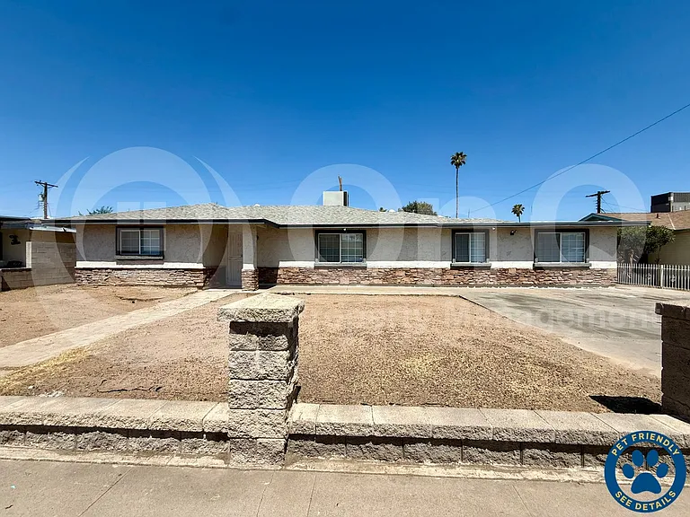 4009 N 48th Ave — Photo 1