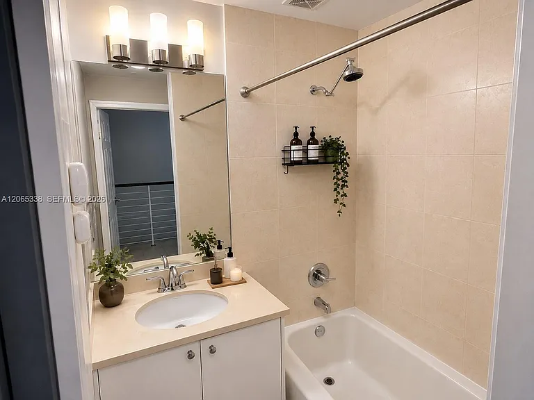61 SW 13th St #1 — Photo 10