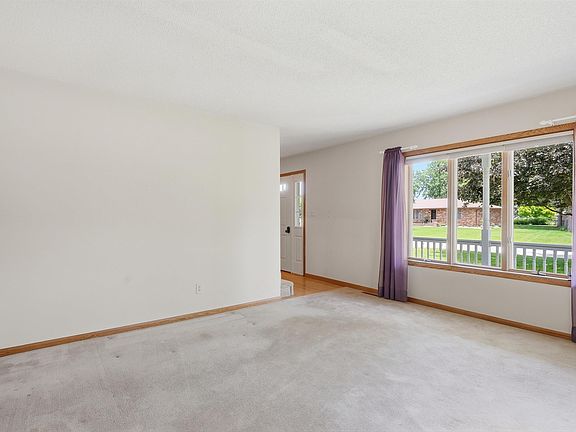 5th image of 800 Tanglewood Dr