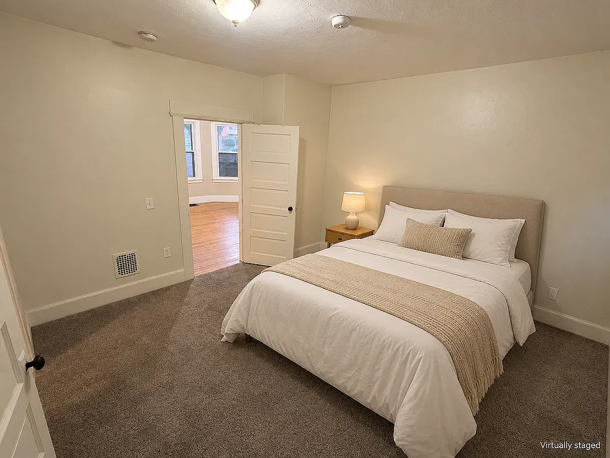 3 bed, 900 sqft, $2,195 — Photo 3