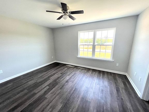 5th image of 124 Callaway Cres