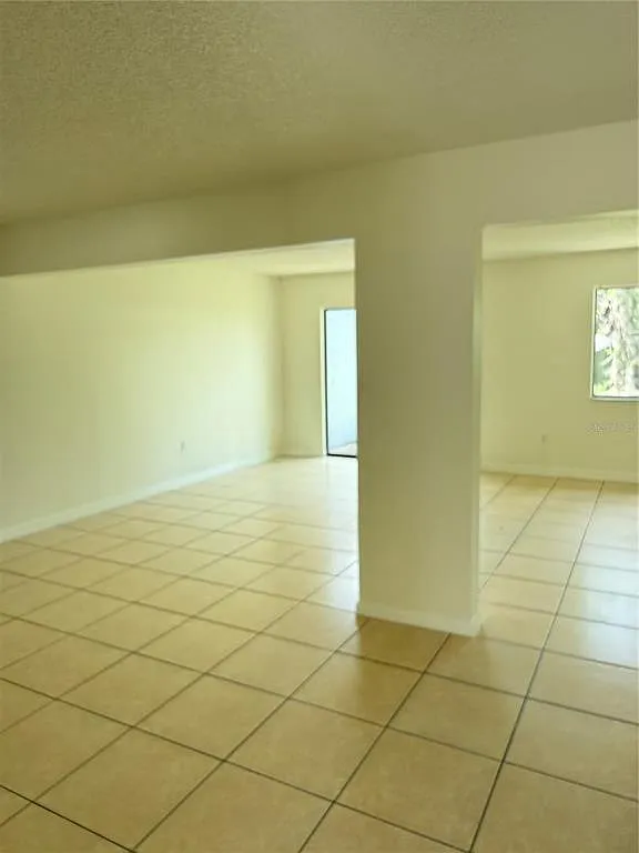 3 bed, 2.0 bath, 1332 sqft, $1,525 — Photo 3