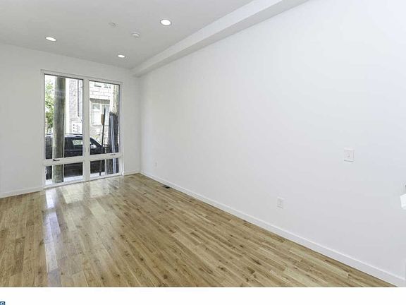 5th image of 1606 Ogden St #1