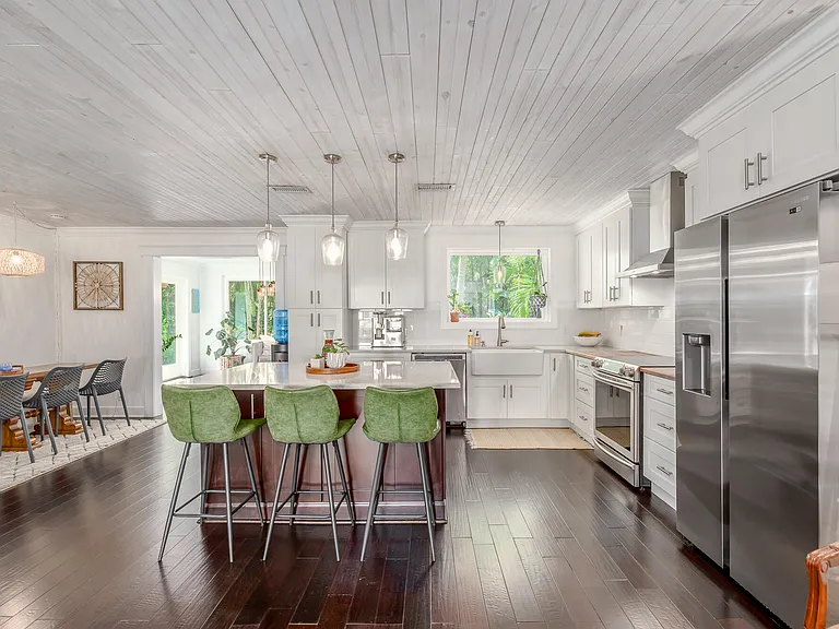 547 SW Riverview St — Photo 30