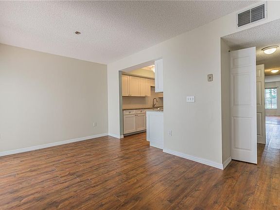 2nd image of 4475 Vieux Carre Cir #11