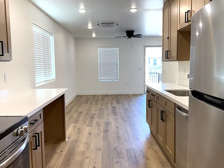 201 W Center St #13 — Photo 7