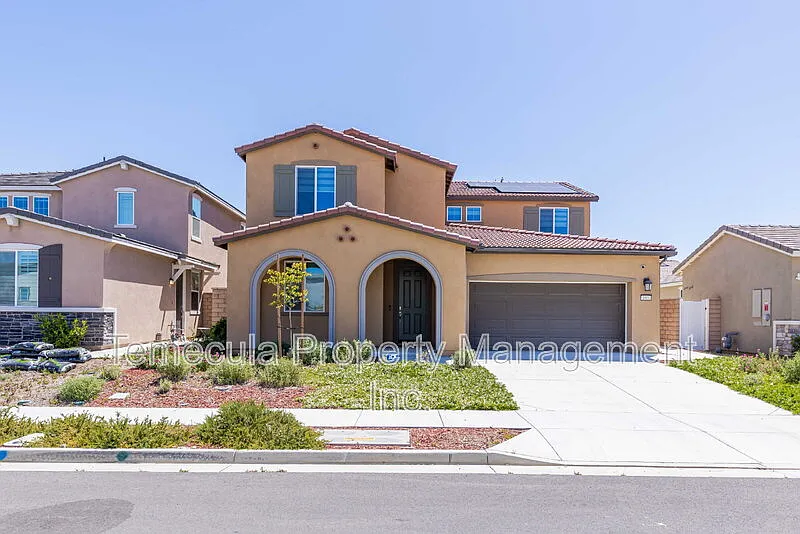1816 Tapaderos St