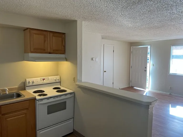 204 Fargo St — Photo 15