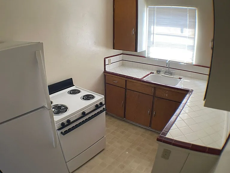 324 N San Francisco St — Photo 11