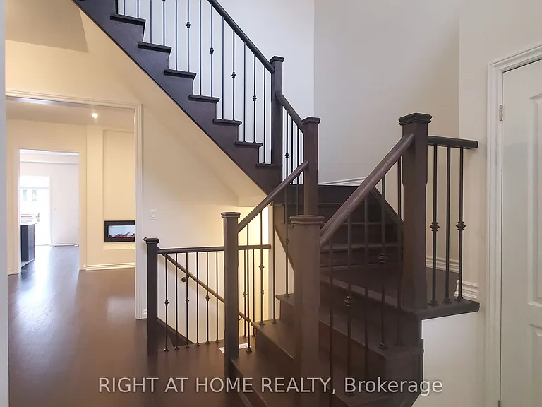 10 Northern Breeze Cres — Photo 3