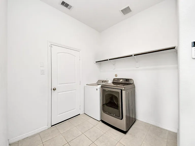 2210 Captain Davis Dr — Photo 27