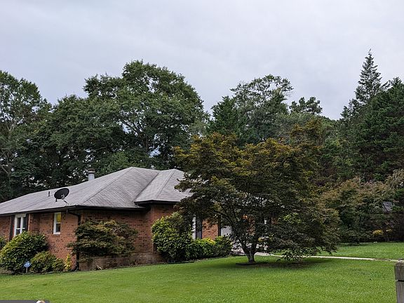 2nd image of 402 Pheasant Run SE