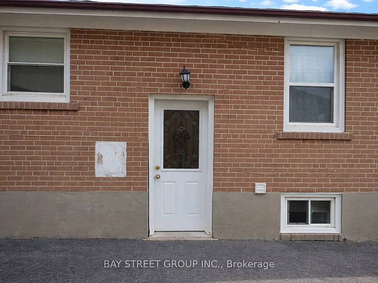 56 Corby Cres #LOWER — Photo 18