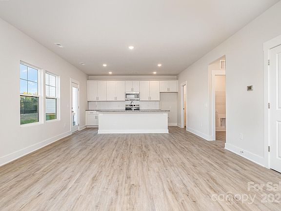 4th image of 111 Silverwood Ct