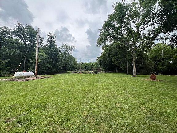 3rd image of 24451 Chieftain Rd