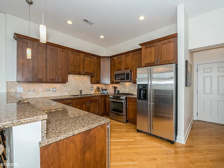 2905 N Halsted St #302 — Photo 5