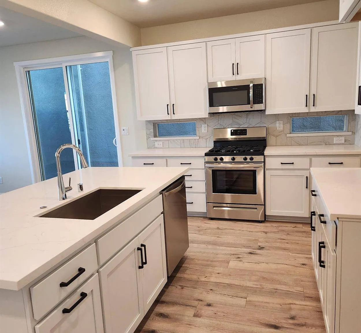 3 bed, 2.5 bath, 1835 sqft, $3,250 — Photo 4