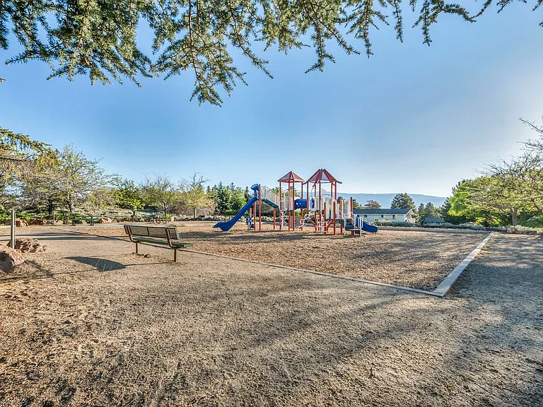 2655 Parkway Dr — Photo 44