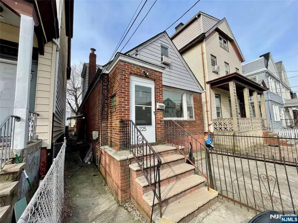 225 Cator Ave, Jersey City, NJ 07305