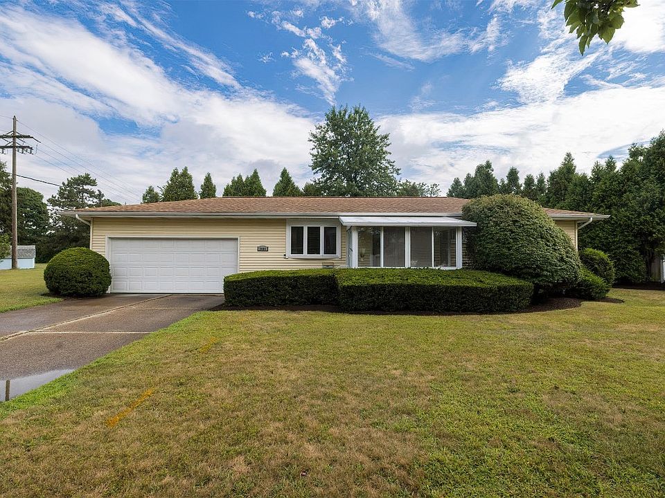 1st image of 2009 S Manor Dr