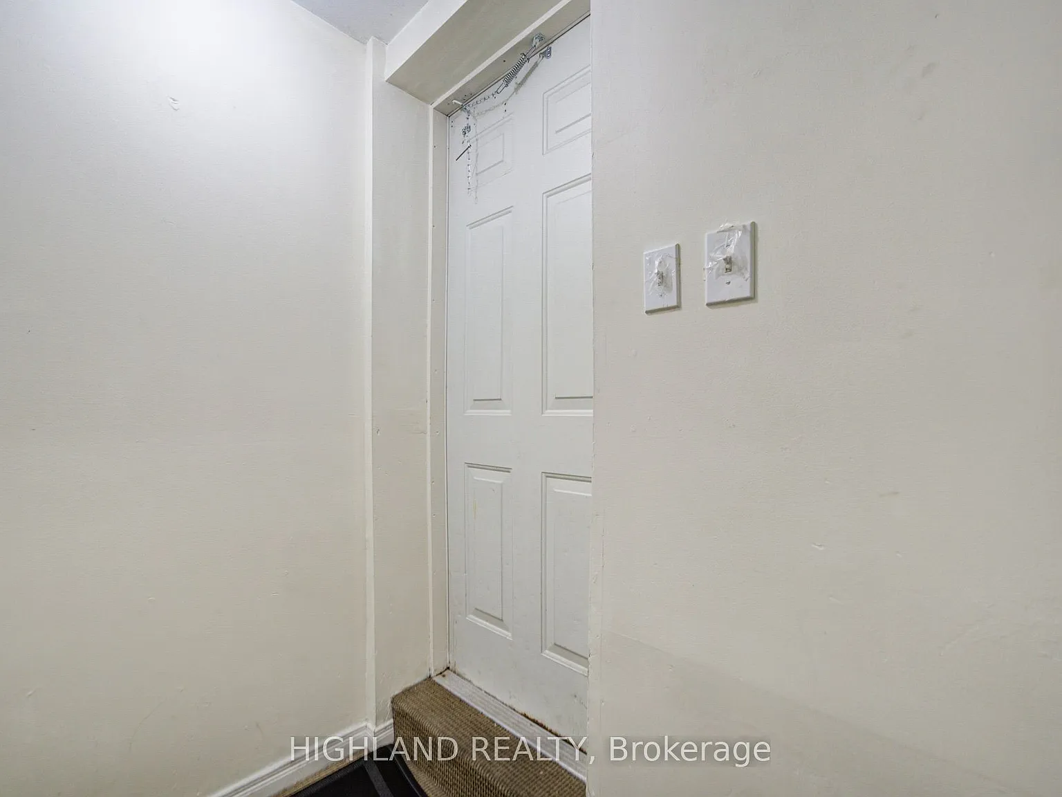 5327 Landsborough Ave — Photo 2
