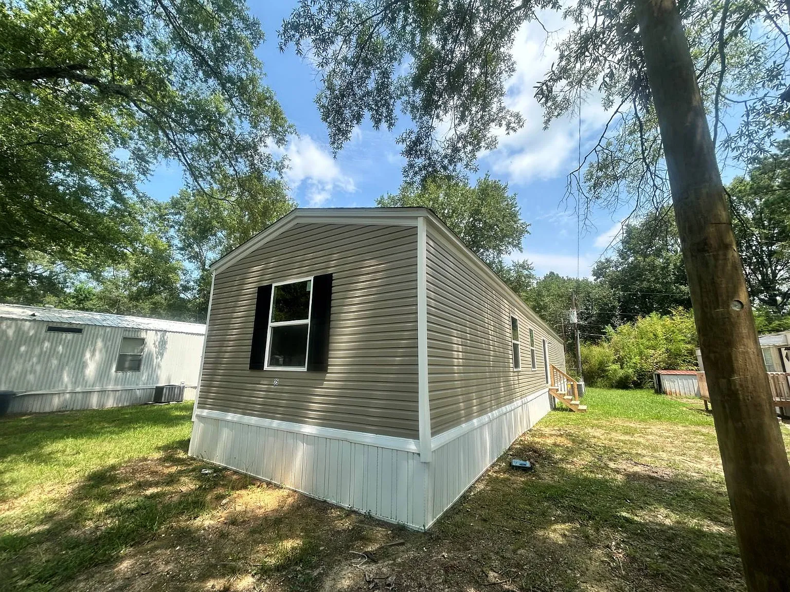 3 bed, 2.0 bath, 1140 sqft, $999 — Photo 2