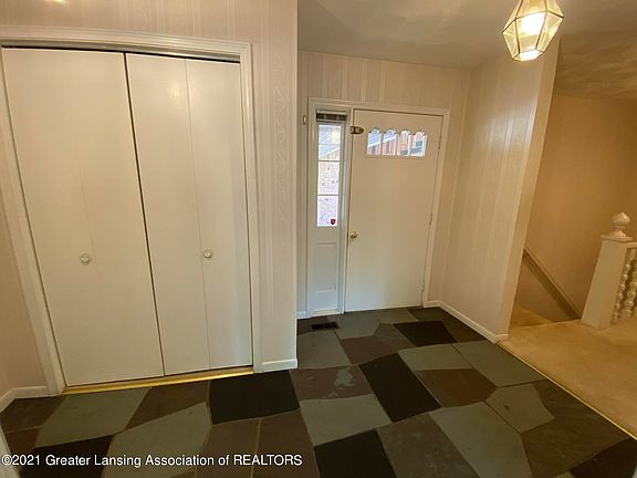 5th image of 3122 E Broadmoor Dr