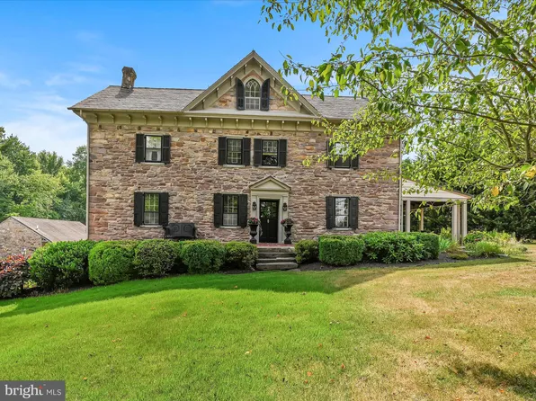92 Sycamore Rd, Douglassville, PA 19518