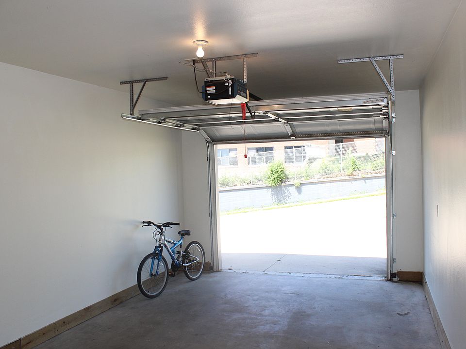 2nd image of 203 Cass St
